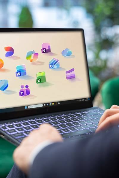 IT Projects 6 Microsoft 365 app icons above a laptop